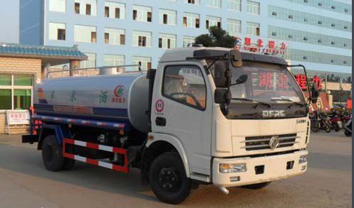 常州市廠家直銷 多功能5-6噸綠化噴灑車與肉鉤車解決方案
